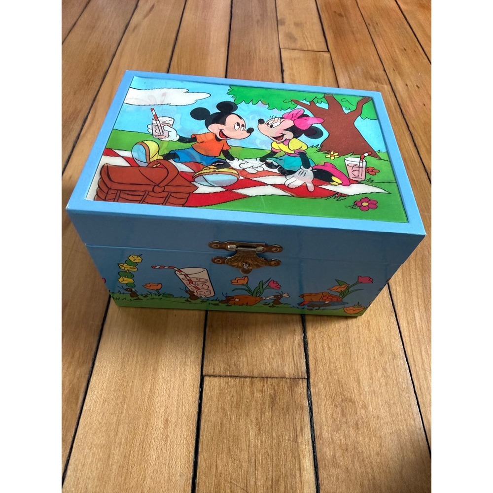 Mickey & Co. x Linden musical jewlery box Mickey & Minnie holographic - Picture 2 of 7